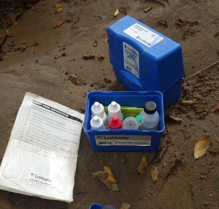 Water quality testing kit